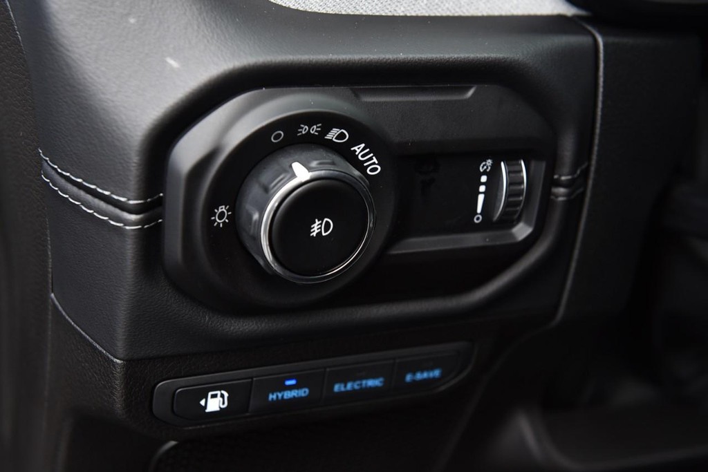 Jeep Wrangler 4xe Vehicle Full-screen Gallery Image 11