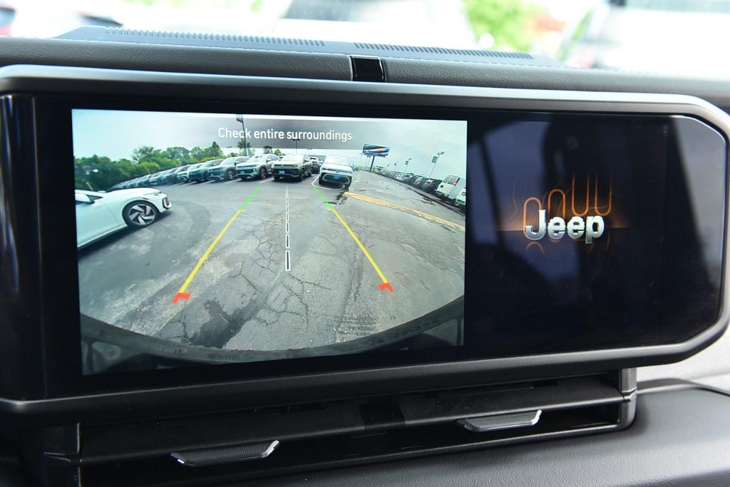 Jeep Wrangler 4xe Vehicle Full-screen Gallery Image 13