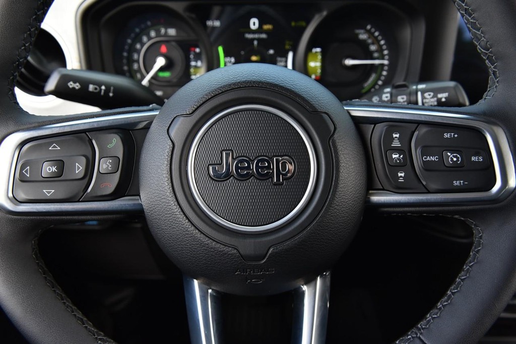 Jeep Wrangler 4xe Vehicle Full-screen Gallery Image 20