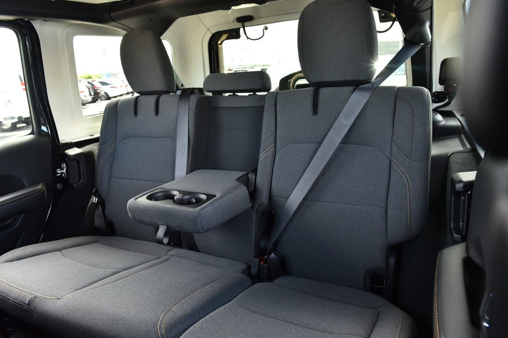 Jeep Wrangler 4xe Vehicle Full-screen Gallery Image 23