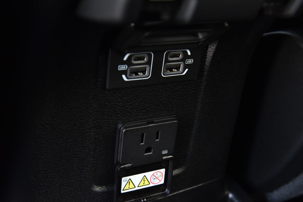 Jeep Wrangler 4xe Vehicle Full-screen Gallery Image 25