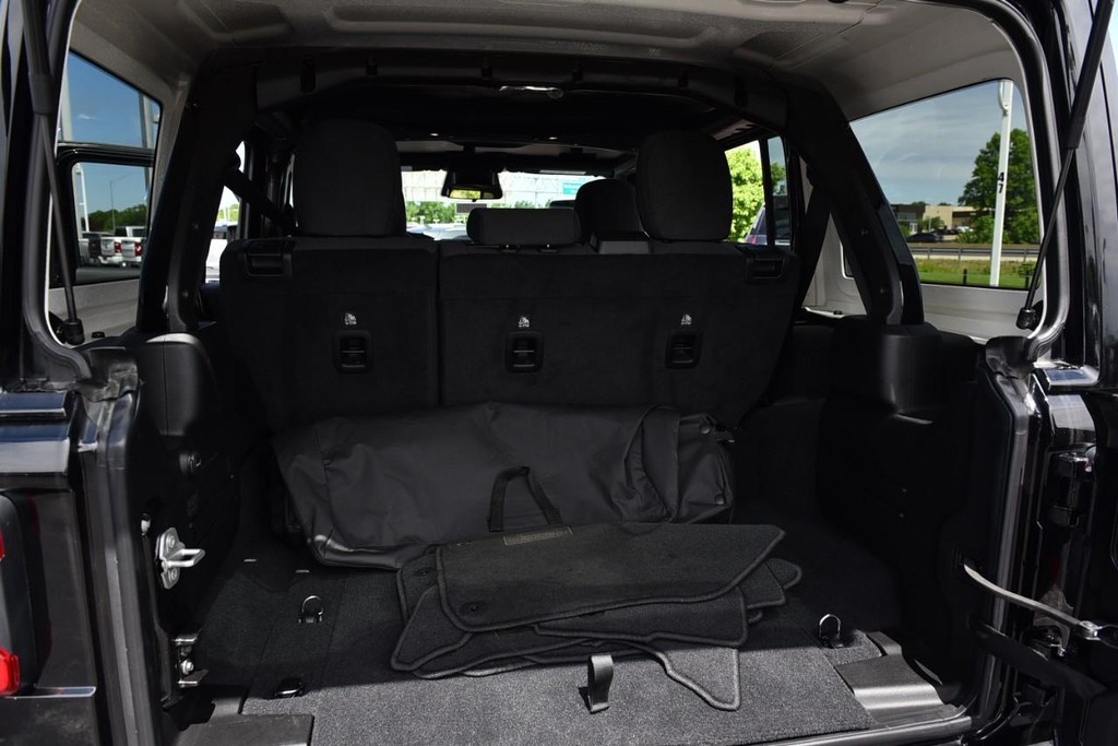 Jeep Wrangler 4xe Vehicle Full-screen Gallery Image 26