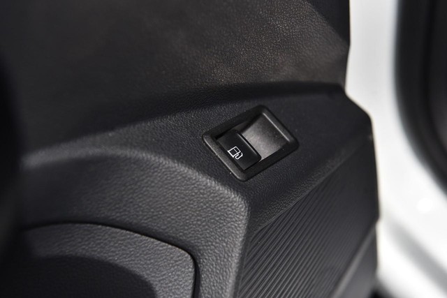 Volkswagen Taos Vehicle Image 09