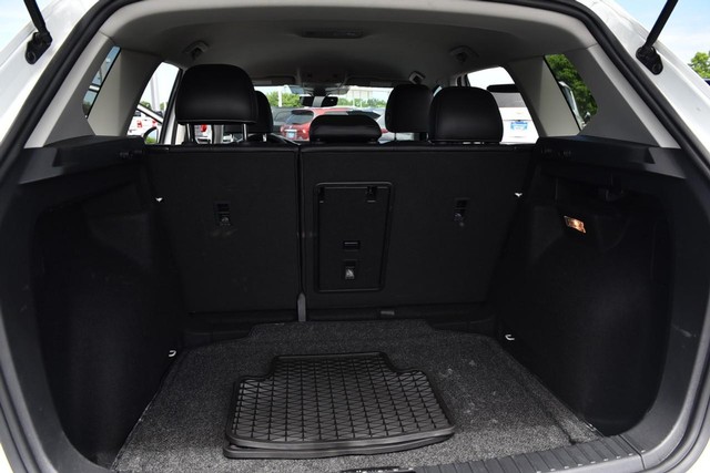 Volkswagen Taos Vehicle Image 23