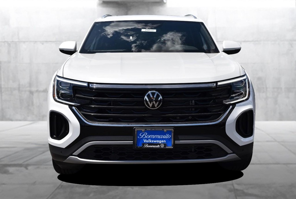 Volkswagen Atlas Cross Sport Vehicle Full-screen Gallery Image 4