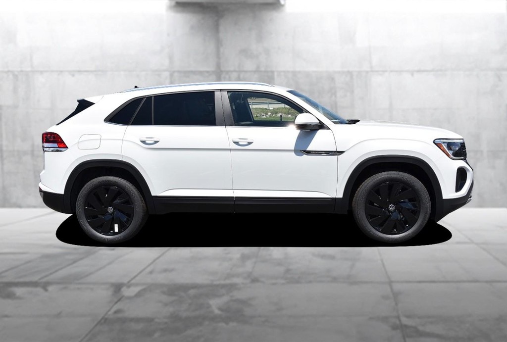 Volkswagen Atlas Cross Sport Vehicle Full-screen Gallery Image 5