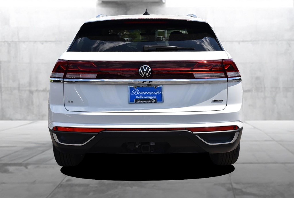 Volkswagen Atlas Cross Sport Vehicle Full-screen Gallery Image 6