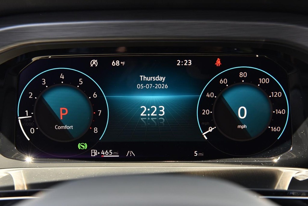 Volkswagen Atlas Cross Sport Vehicle Full-screen Gallery Image 12