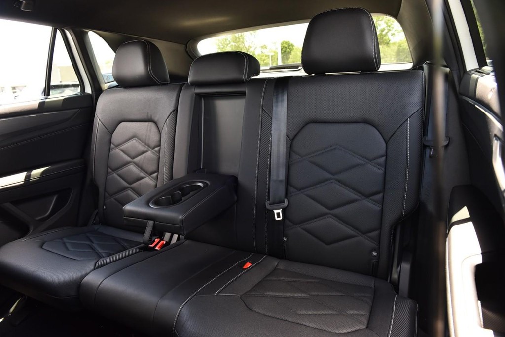 Volkswagen Atlas Cross Sport Vehicle Full-screen Gallery Image 22