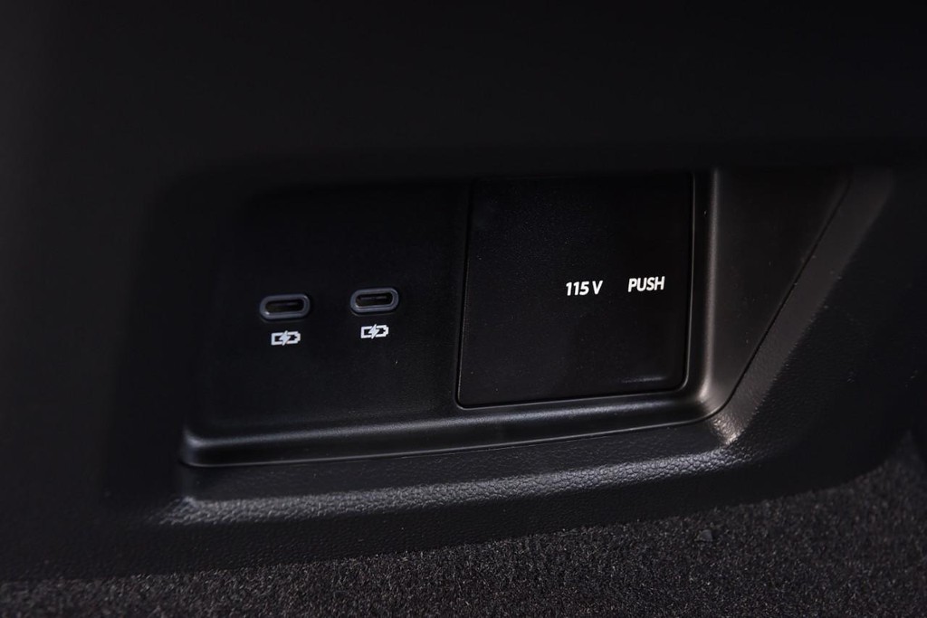 Volkswagen Atlas Cross Sport Vehicle Full-screen Gallery Image 24