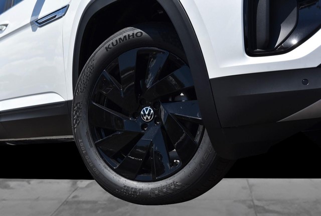 Volkswagen Atlas Cross Sport Vehicle Image 03