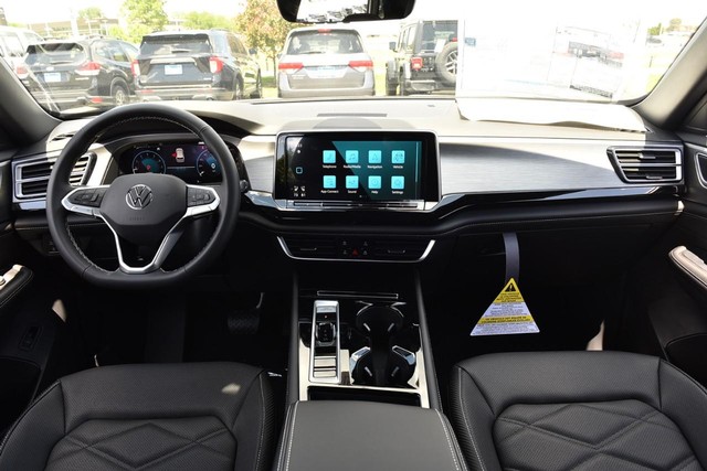 Volkswagen Atlas Cross Sport Vehicle Image 07