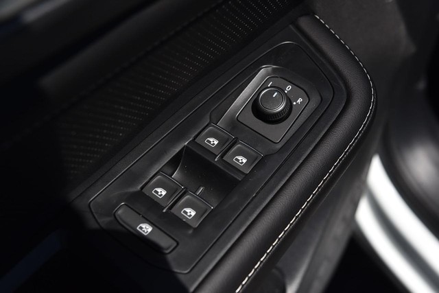Volkswagen Atlas Cross Sport Vehicle Image 08