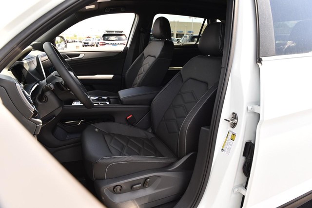 Volkswagen Atlas Cross Sport Vehicle Image 19