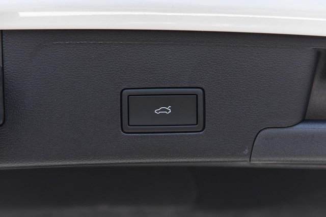 Volkswagen Atlas Cross Sport Vehicle Image 26