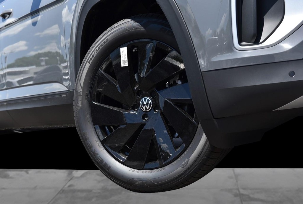 Volkswagen Atlas Vehicle Full-screen Gallery Image 3