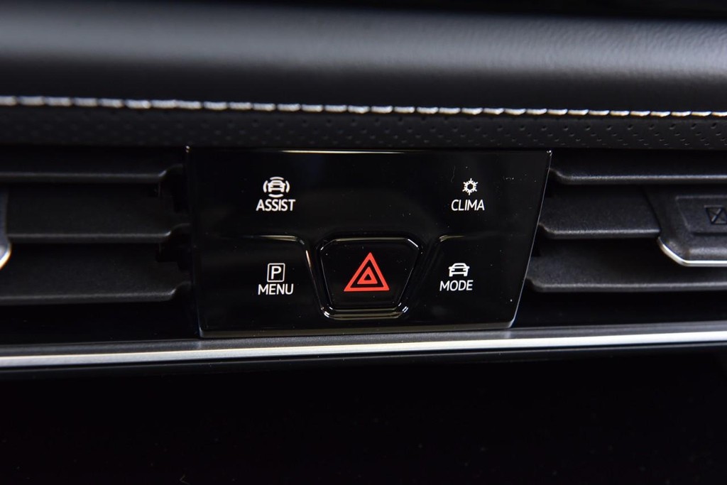 Volkswagen Atlas Vehicle Full-screen Gallery Image 14