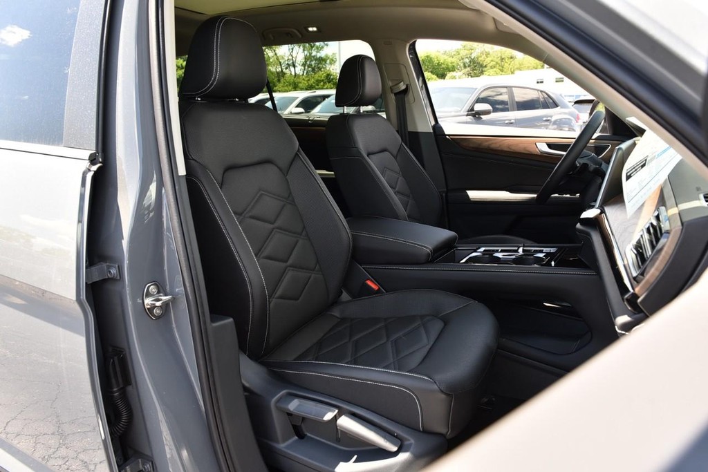 Volkswagen Atlas Vehicle Full-screen Gallery Image 19