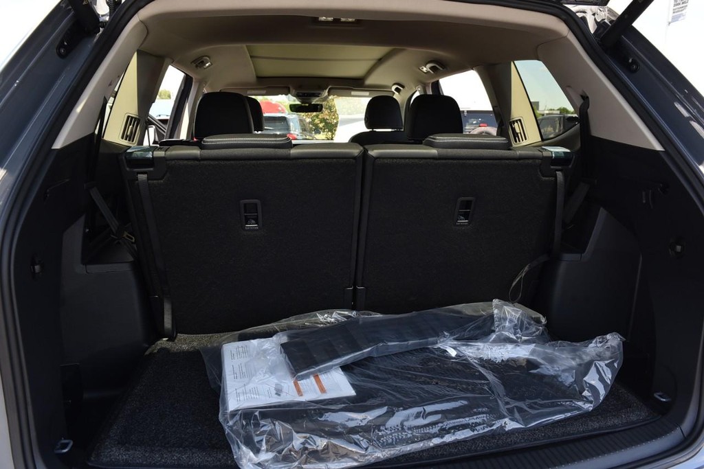 Volkswagen Atlas Vehicle Full-screen Gallery Image 25