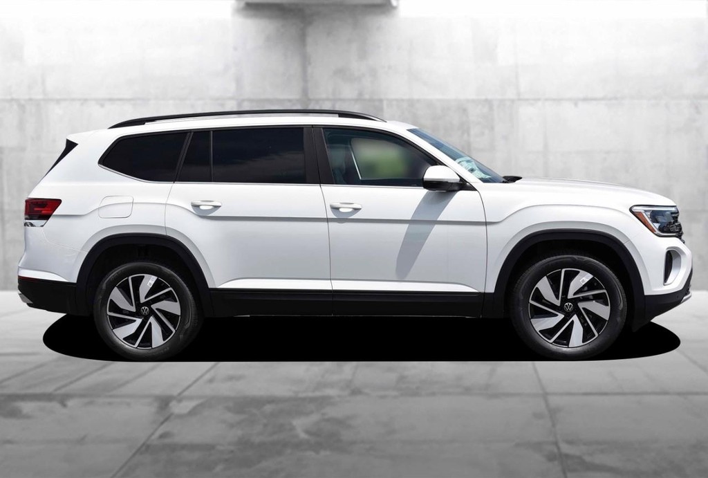 Volkswagen Atlas Vehicle Full-screen Gallery Image 5