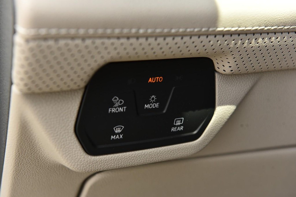 Volkswagen Atlas Vehicle Full-screen Gallery Image 11