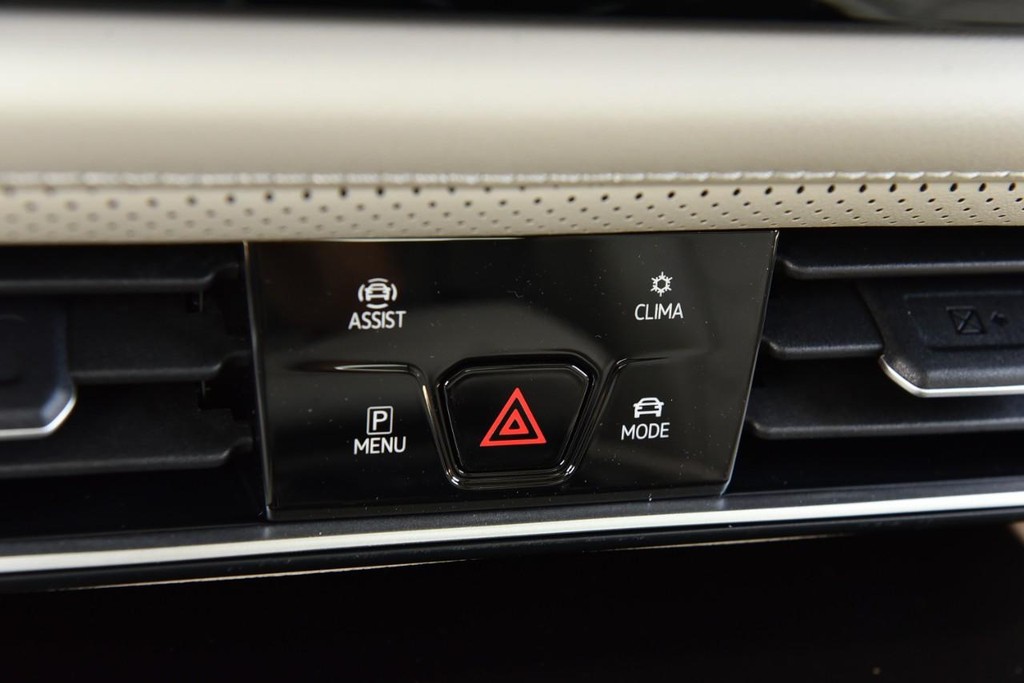 Volkswagen Atlas Vehicle Full-screen Gallery Image 15