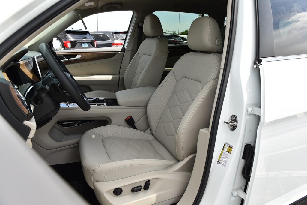 Volkswagen Atlas Vehicle Full-screen Gallery Image 19