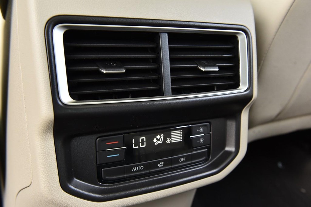 Volkswagen Atlas Vehicle Full-screen Gallery Image 23