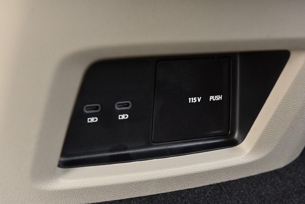 Volkswagen Atlas Vehicle Full-screen Gallery Image 24