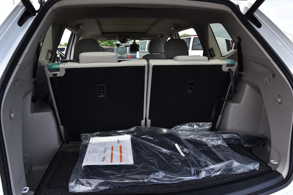 Volkswagen Atlas Vehicle Full-screen Gallery Image 26