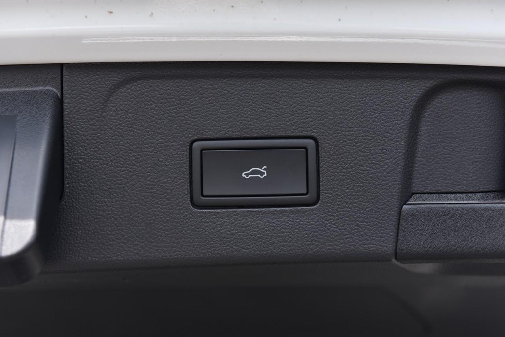 Volkswagen Atlas Vehicle Full-screen Gallery Image 27