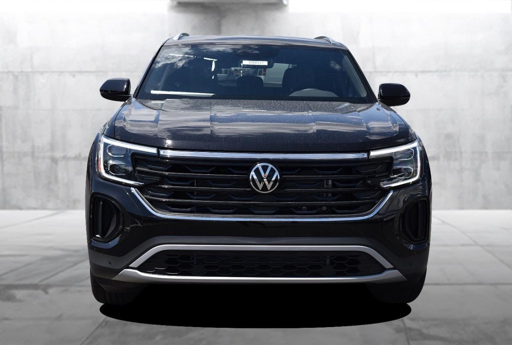 Volkswagen Atlas Cross Sport Vehicle Full-screen Gallery Image 4