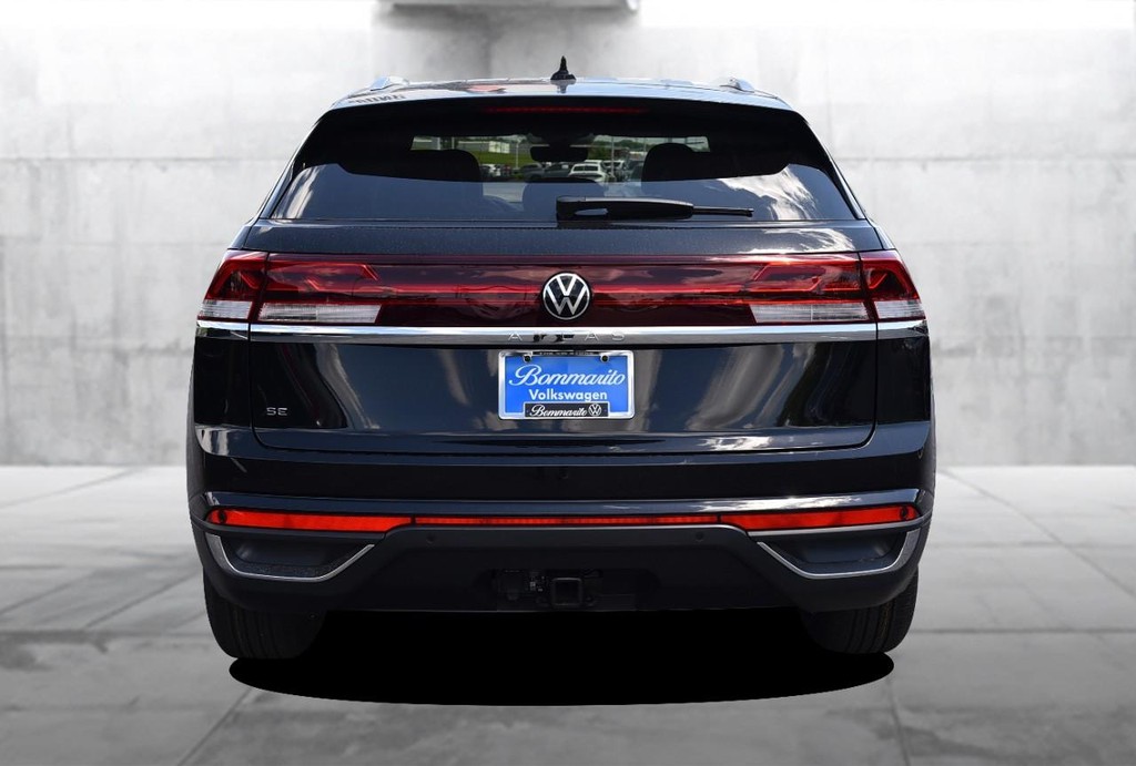Volkswagen Atlas Cross Sport Vehicle Full-screen Gallery Image 6