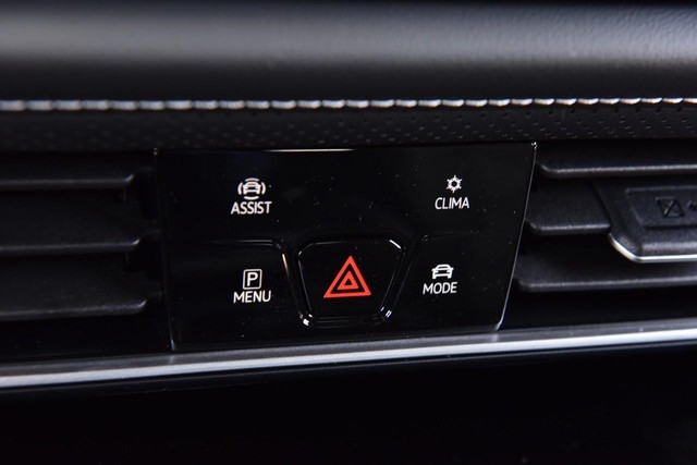 Volkswagen Atlas Cross Sport Vehicle Image 14
