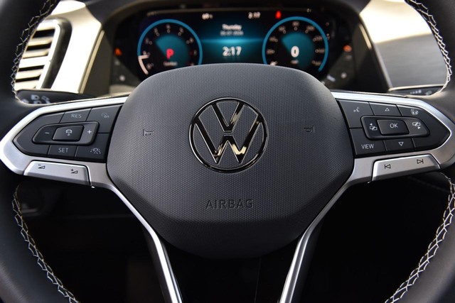 Volkswagen Atlas Cross Sport Vehicle Image 17