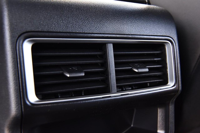 Volkswagen Atlas Cross Sport Vehicle Image 21