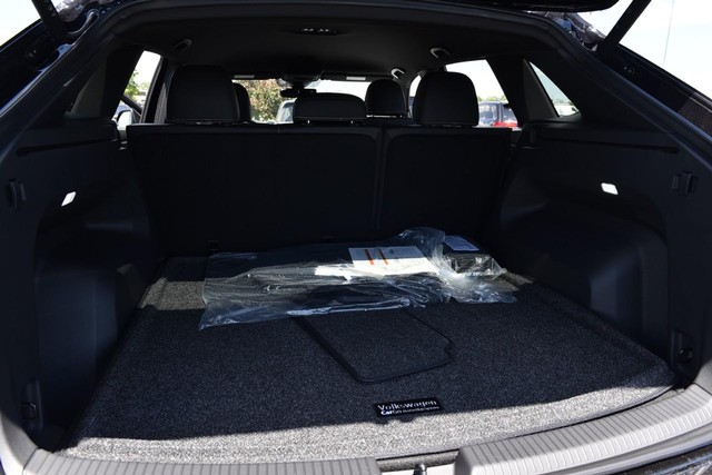Volkswagen Atlas Cross Sport Vehicle Image 23