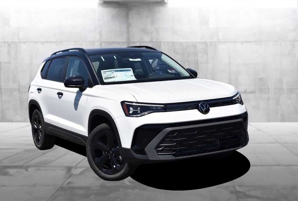 Volkswagen Taos Vehicle Full-screen Gallery Image 2
