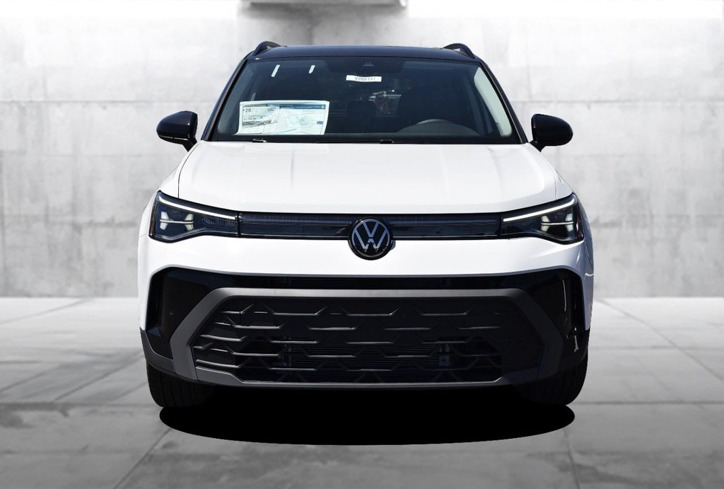 Volkswagen Taos Vehicle Full-screen Gallery Image 4