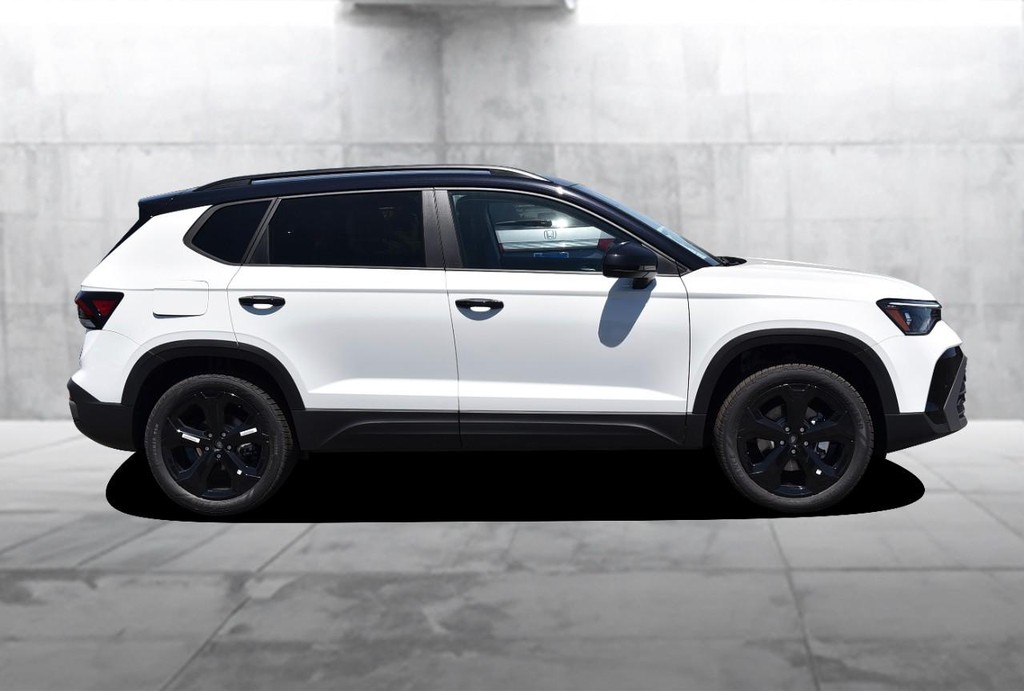 Volkswagen Taos Vehicle Full-screen Gallery Image 5