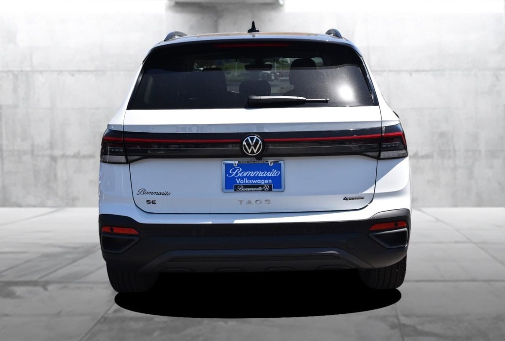 Volkswagen Taos Vehicle Full-screen Gallery Image 6