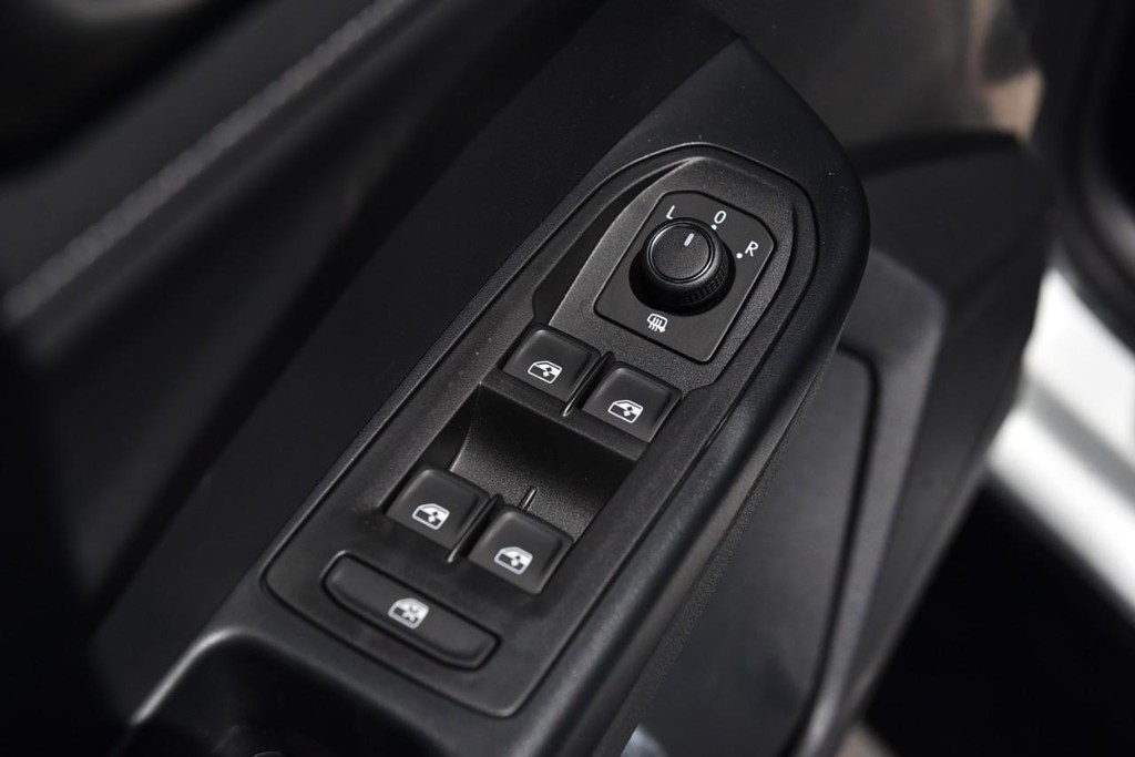 Volkswagen Taos Vehicle Full-screen Gallery Image 8