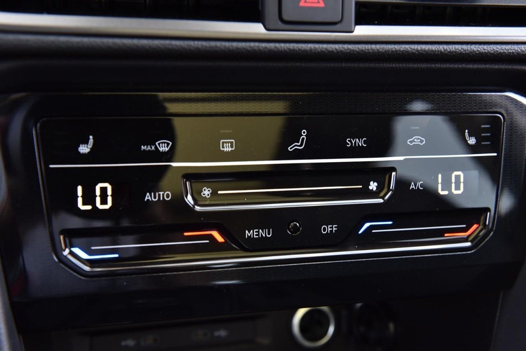 Volkswagen Taos Vehicle Full-screen Gallery Image 14