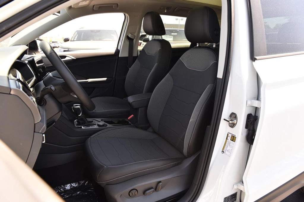 Volkswagen Taos Vehicle Full-screen Gallery Image 20