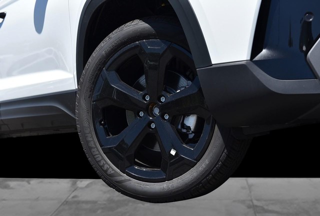 Volkswagen Taos Vehicle Image 03