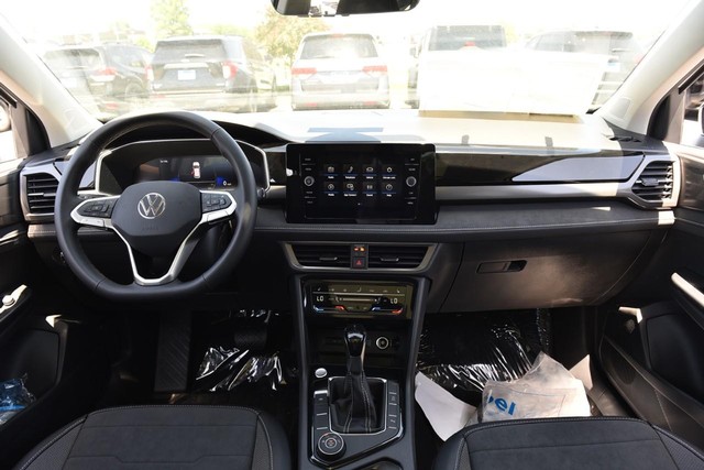 Volkswagen Taos Vehicle Image 07