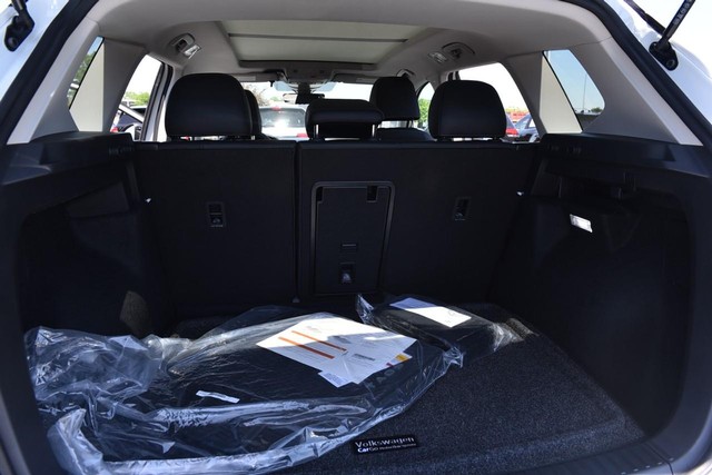 Volkswagen Taos Vehicle Image 26