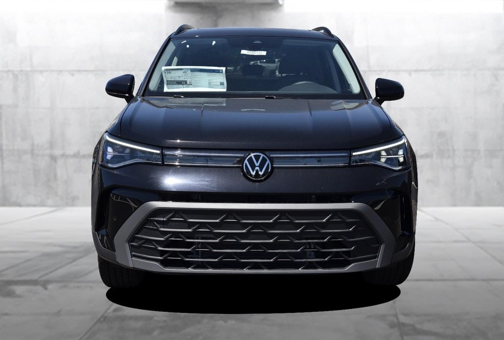 Volkswagen Taos Vehicle Full-screen Gallery Image 4