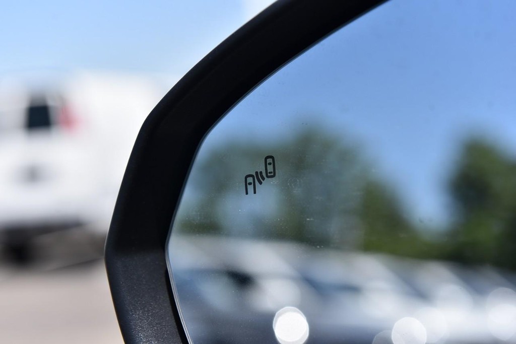 Volkswagen Taos Vehicle Full-screen Gallery Image 9