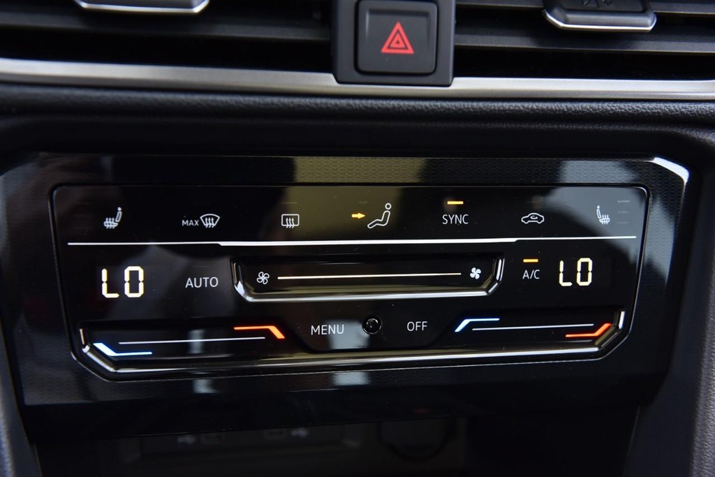 Volkswagen Taos Vehicle Full-screen Gallery Image 14